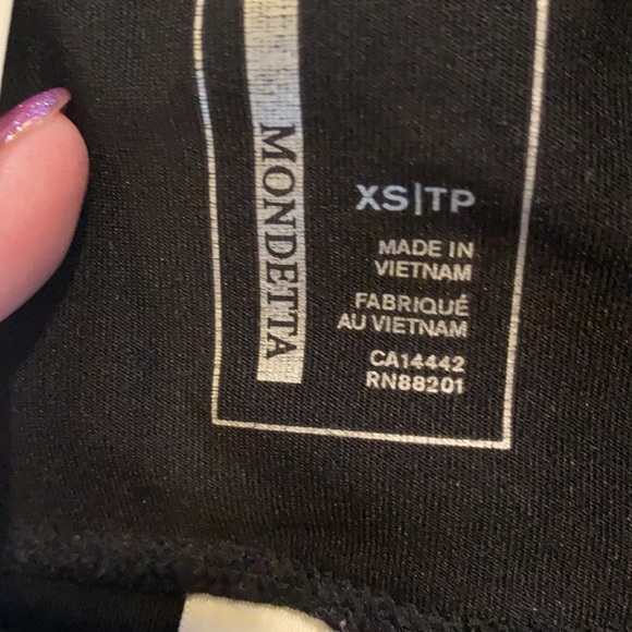 Mondetta Black Capri Leggings XS laser cut EUC - Picture 4 of 9